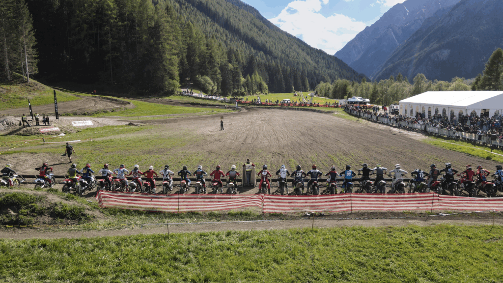 Alpencup Pfitsch 2025 - Startaufstellung Sonntag